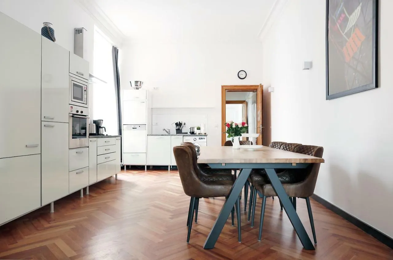 Katz By Rockchair Apartments L Superhost Status L 3 Bedrooms Boxspringbeds 2 Bathrooms In City Center - Cozy Family & Business Flair Welcomes You! Berlin